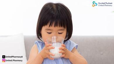 متى يشرب الطفل الحليب العادي